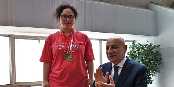 Özel Sporcular Madalyalarını Altınok'tan Aldı