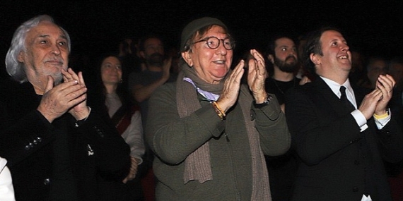 Savaş Dinçel'in 81. doğum günü sahnede kutlandı