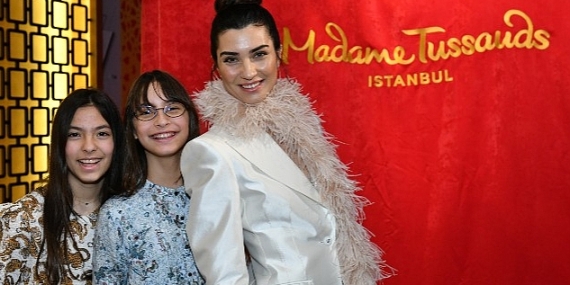 Sinema ve televizyon dünyasının başarılı oyuncusu Tuba Büyüküstün, Madame Tussauds İstanbul'un yıldızlar geçidindeki yerini aldı!
