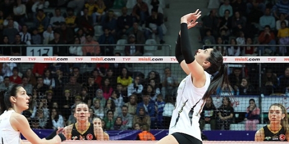 VakıfBank, PTT deplasmanında set vermedi