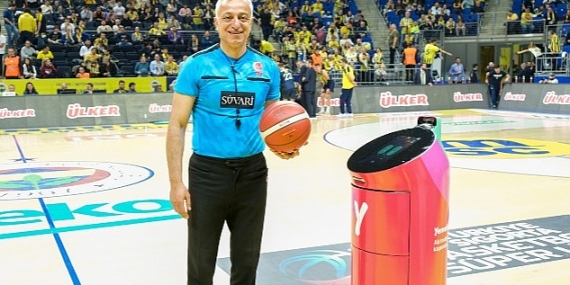 Yemeksepeti'nin Teslimat Robotu YEBO'dan, Fenerbahçe Beko-Galatasaray Nef Basketbol Maçında Bir İlk!