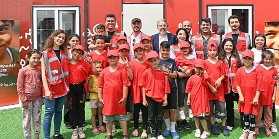 Aras Bulut İynemli, Türkiye Vodafone Vakfı “Yarını Kodlayanlar" Projesi İçin Kahramanmaraş'ta Çocuklarla Buluştu