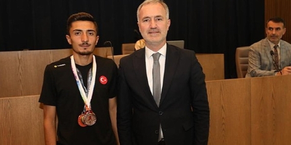 Balkan 3'üncüsü Milli Sporcu Mecliste Ödüllendirildi