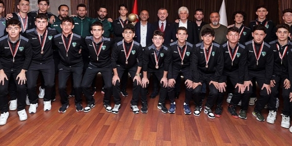 Başkan Büyükakın, Şampiyonları tebrik etti