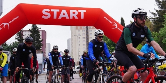 Beylikdüzü Belediyesi ile Beylikdüzü Kırlangıç Bisiklet Kulübü Çanakkale Şehitleri İçin Pedal Çevirdiler