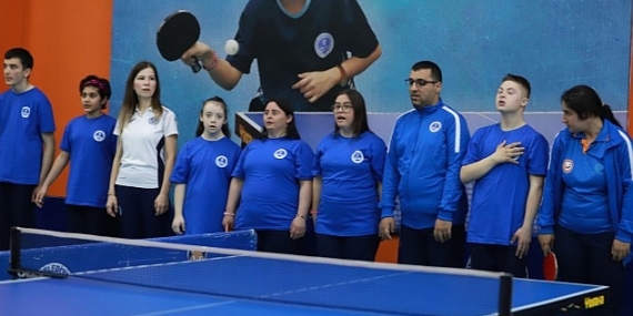 Büyükşehir'den özel sporcuların masa tenisi turnuvası