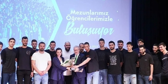 EÜ Erkek Voleybol Takımı Türkiye şampiyonu!