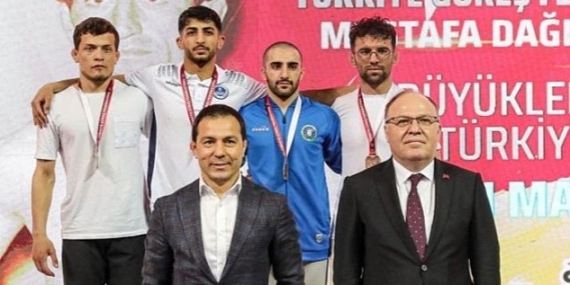 Güreşçiler Türkiye Şampiyonasından 2 madalya çıkardı