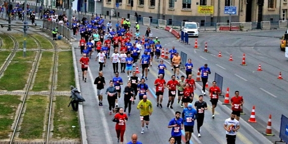 İzmir trafiğine maraton düzenlemesi