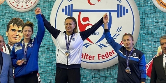 Kocaeli'nin haltercilerinden 2 gümüş madalya