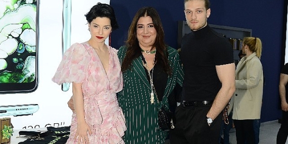 Merve Boluğur'un Reeder imza gününde izdiham