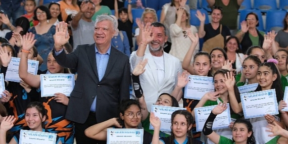 Narlıdere'nin Spor Okullarında Sertifika Heyecanı