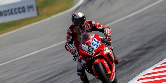 Red Bull Sporcusu Bahattin Sofuoğlu'ndan Kariyerinin İlk Zaferi