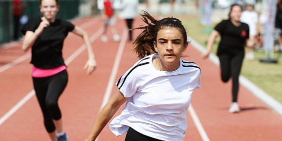 Semra Aksu Atletizm Pisti'nde bayram coşkusu!