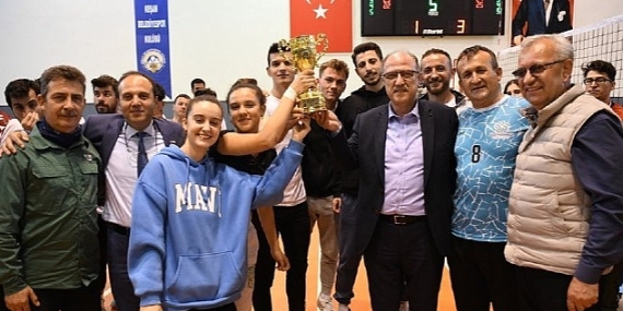 Trakya Cup Voleybol Turnuvasının Şampiyonu Malkaraspor