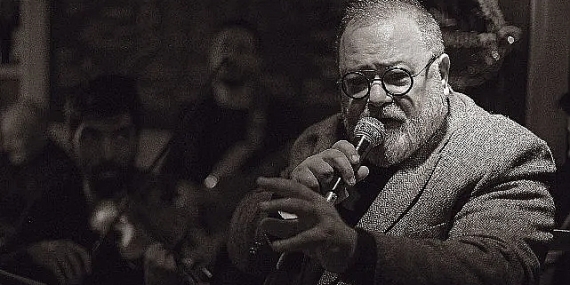 Adil Akbaşoğlu: Özgürlük İçin Şarkılar Yazan Bir Sanatçı