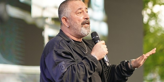 Cem Yılmaz YBY Woods Gençlik Festivali'nde Hem Sanata Hem Kahkahalara Doyurdu