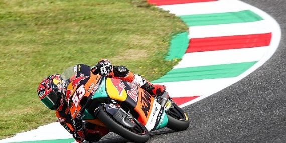 Deniz Öncü Hollanda'da Podyumda