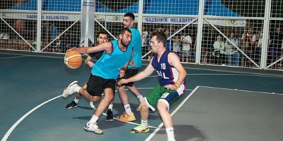 Gaziemir Streetball Turnuvası nefes kesti