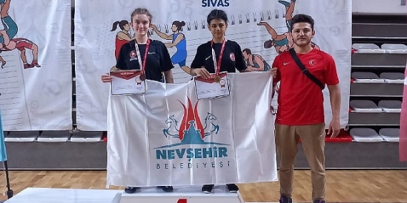 Güreşçiler Sivas'tan Altın ve Bronz madalya ile dönüyor