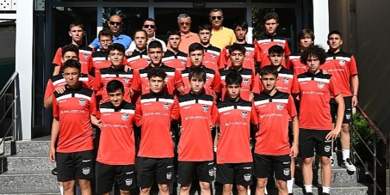 Şampiyonluk pastasını birlikte kestiler