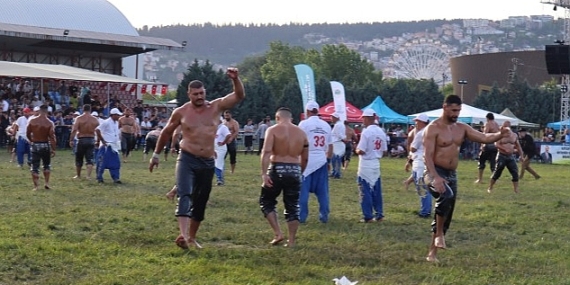 Sekapark Yağlı Güreşlerinde son 16 turu başpehlivanları belli oldu