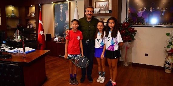 Türkiye ikincisi oldular Soner Çetin'e koştular