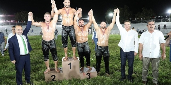 17. Edremit Şehit Hamdibey Güreşleri Yapıldı