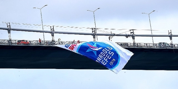 Anadolu Efes'in Şampiyonluk bayrakları bir kez daha İstanbul Boğazı'nda