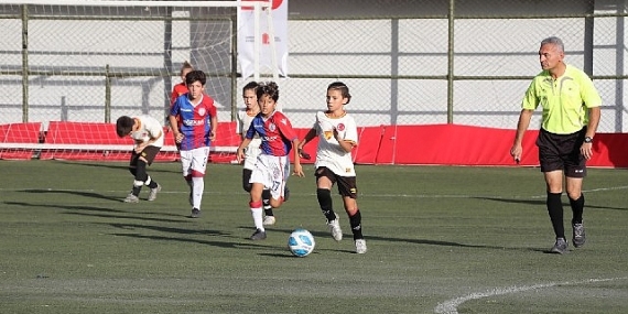 Bayraklı'da 100'üncü yıla özel &apos;Cumhuriyet Turnuvası'