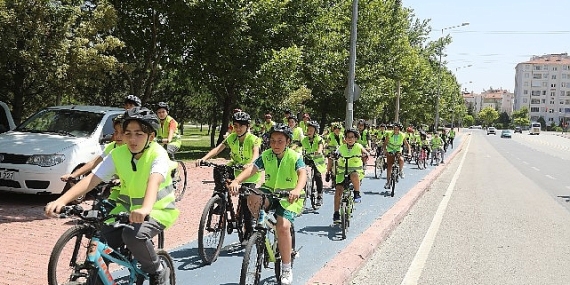 Bilgehane Öğrencileri Bisikletleriyle Güvenli Sürüş Etkinliğine Katılıyor