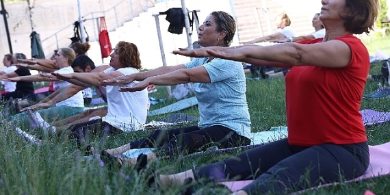  Çankaya evlerınde açık hava spor ve yoga etkinlikleri sörüyor 