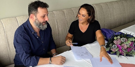Çilek Konsept, Hülya Avşar ile sözleşmesini yeniledi