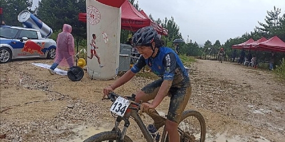 Dağ Bisikleti Şampiyonasında Dostum'dan 2 Derece