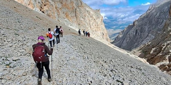 Eğitimi Tamamlayan Dağcılar Zirveye Yürüdü