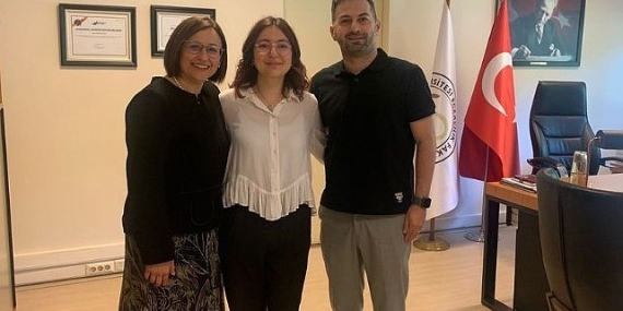 EÜ Eczacılık Fakültesinde genç bilim insanları uluslararası başarılara imza atıyor