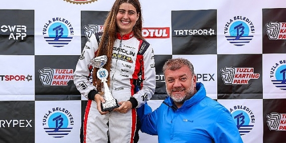 Genç Kadın Pilot Çebi'den Bir Birincilik Daha