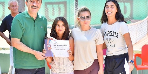 Genç tenisçiler sertifikalarını aldı