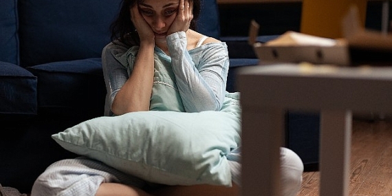 İş ve ev hayatı dengesini sağlamaya çalışan ebeveynlerin ruh sağlığını korumaları için 6 öneri