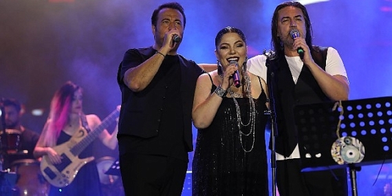 İstanbul Festivali'nde İzel – Çelik – Ercan ve 90'lar Gecesi ile Geçmişe Yolculuk