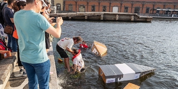 Kabotaj Bayramı'nda kartondan tekneler yarıştı
