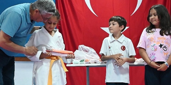 Karateciler kuşak atladı