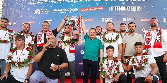 Kırkpınar Başpehlivanı Yusuf Can Zeybek'e coşkulu karşılama