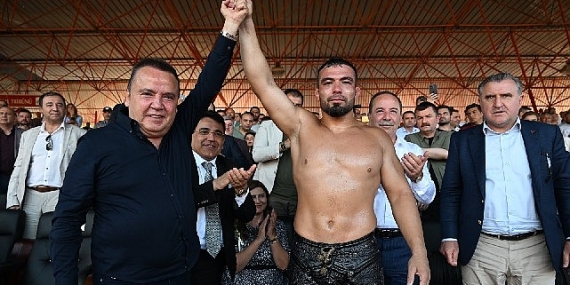 Kırkpınar'da Başpehlivan Yusuf Can Zeybek