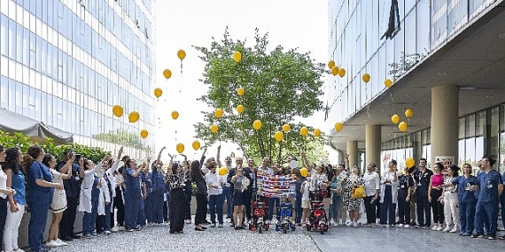 Koç Üniversitesi Hastanesi Çocukluk Çağı Kanserleri Farkındalığı için Jim Clarahan'ı Ağırladı