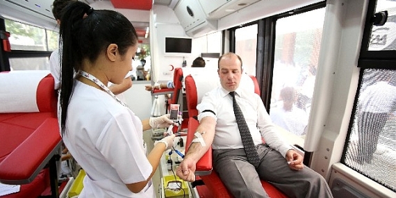 Türk Kızılay'ın kan bağışı ekipleri 15 Temmuz'da meydanlarda olacak