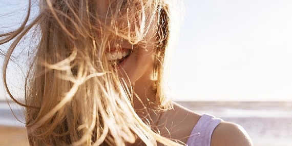 Yaz güneşi saçlarınızı yıpratmasın