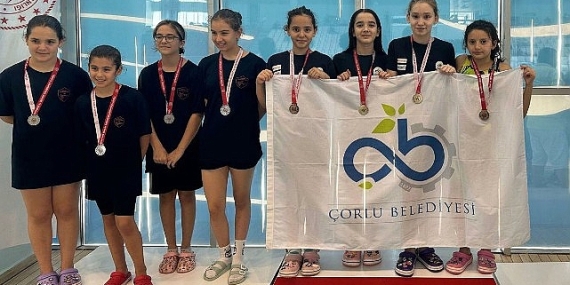 Yüzücülerimiz Kupayı Çorlu'ya Getirdi