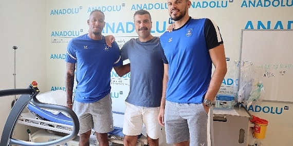 Anadolu Efes Başantrenörü Erdem Can ile Will Clyburn ve Ante Zizic, sağlık kontrolünden geçti