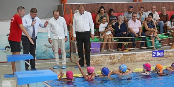 Başkan Tugay, “ayda 1100 çocuğumuza yüzme öğretiyoruz"